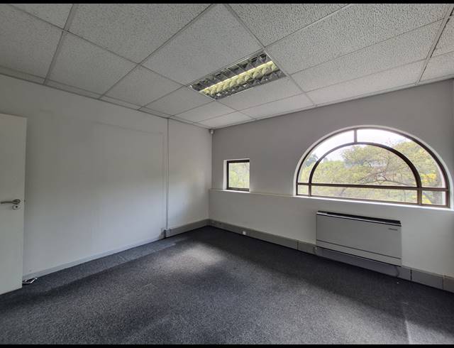 138M² OFFICE TO LET IN HYDE PARK